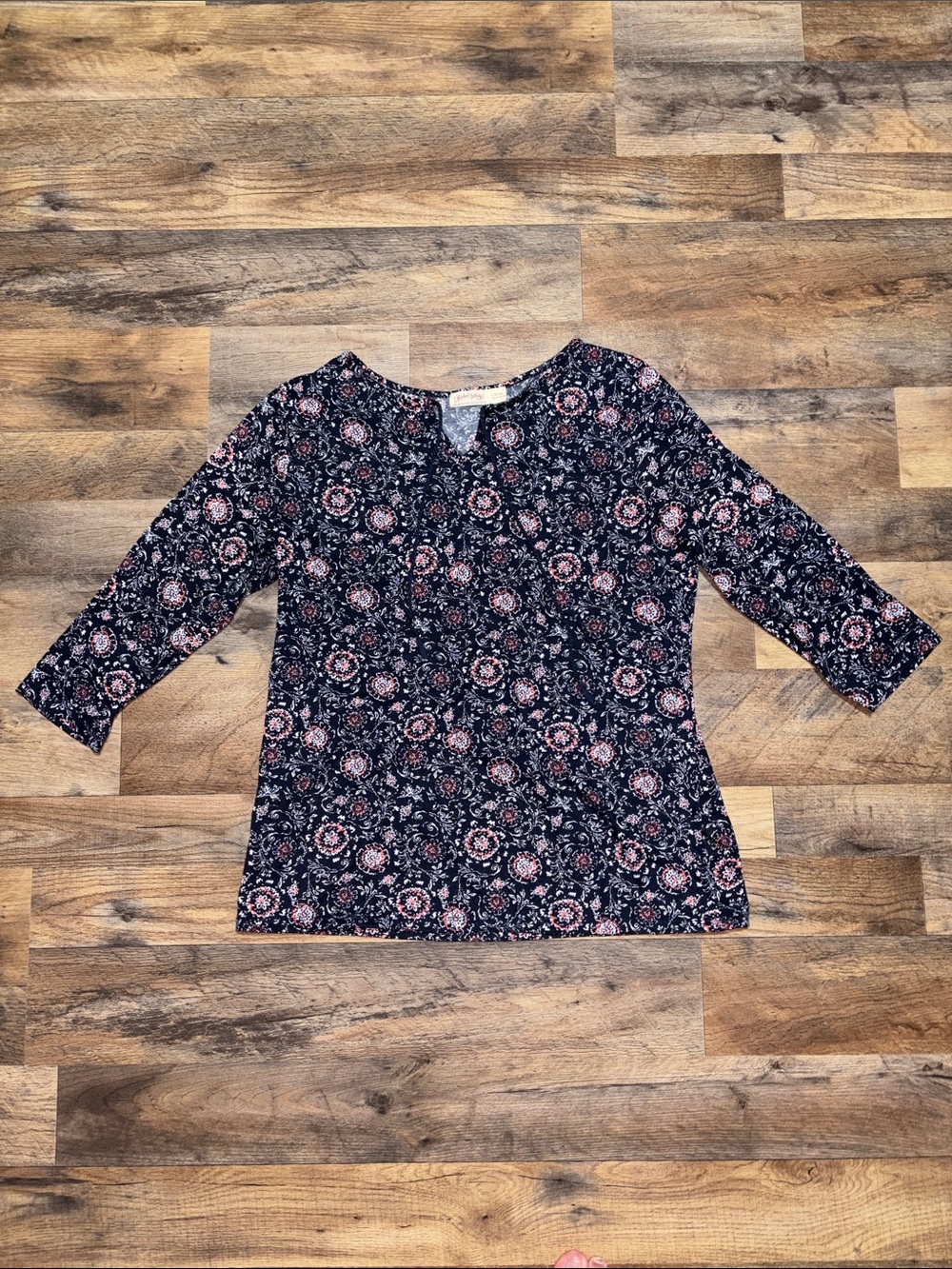 Faded Glory Navy Floral Keyhole 3/4 Sleeve Tunic